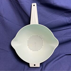 Tupperware Double Spout Colander with Handle #1523-8